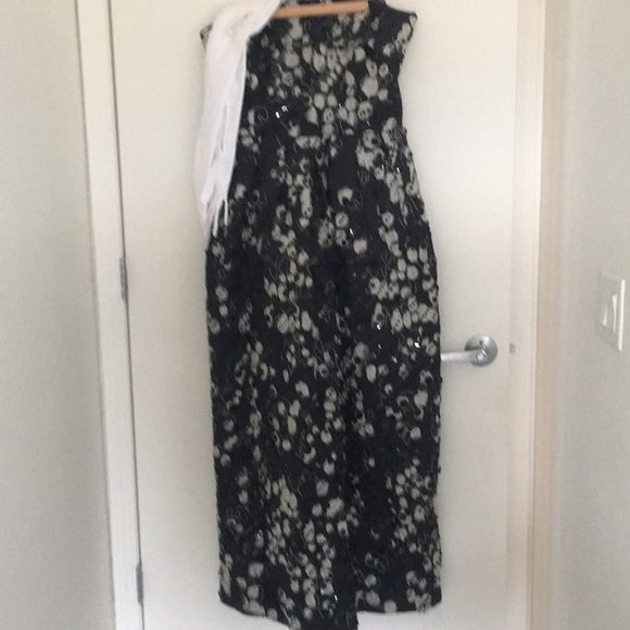 Naeen Khan evening gown and white gloves - Picture 3 of 3